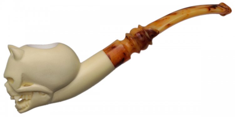 AKB Meerschaum: Carved Skull (with Case)