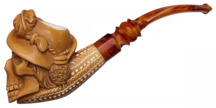 AKB Meerschaum: Carved Skull Wearing Hat (with Case)